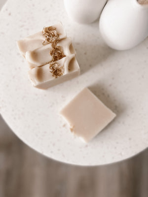 
                  
                    Noix de coco + rose | Savon naturel pour le corps et la barre pour les mains
                  
                