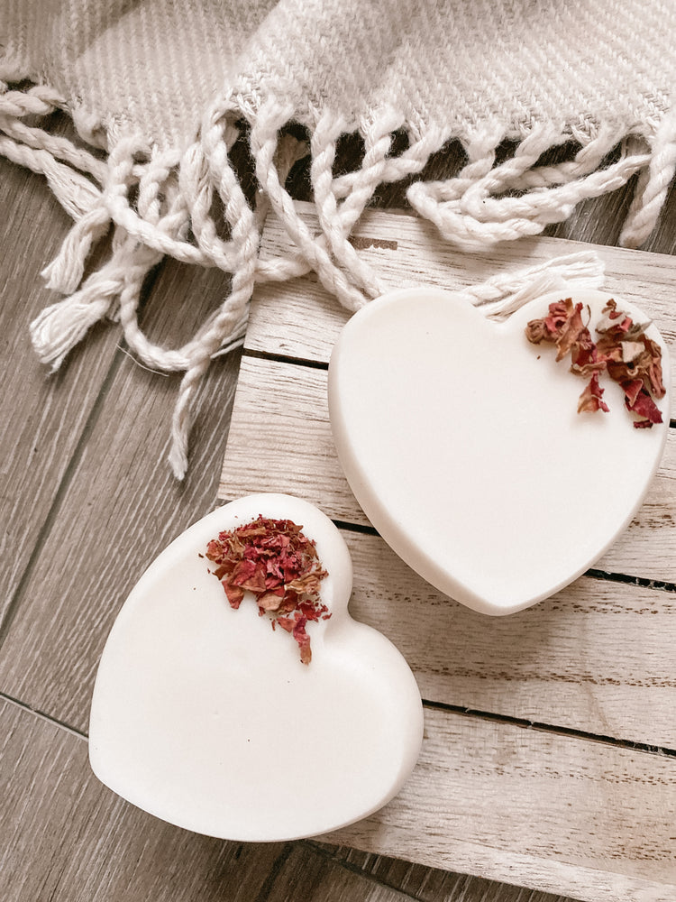 
                  
                    Noix de coco + rose | Savon naturel pour le corps et la barre pour les mains
                  
                